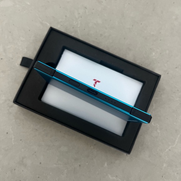 TravelCard Plus Blue Portable Charger 🆕 - Picture 3 of 5